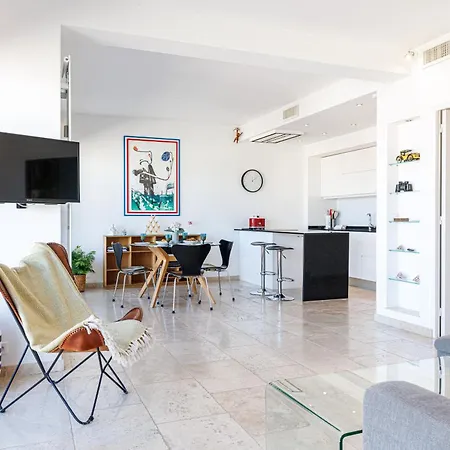 Skyline 2-bedroom Flat With Epic Views - Roi Chevalier 公寓