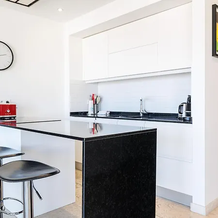 Skyline 2-bedroom Flat With Epic Views - Roi Chevalier Апартаменти Антіб