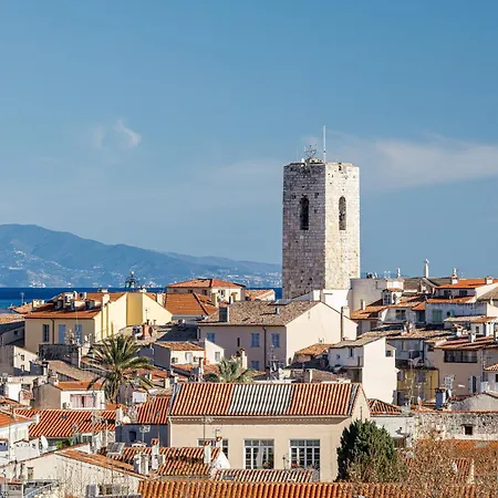 Skyline 2-bedroom Flat With Epic Views - Roi Chevalier *