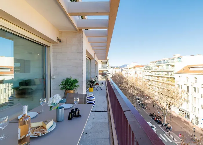 Skyline 2-bedroom Flat With Epic Views - Roi Chevalier 公寓 昂蒂布