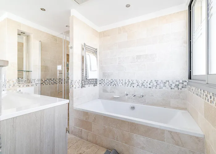 Skyline 2-bedroom Flat With Epic Views - Roi Chevalier 公寓 *