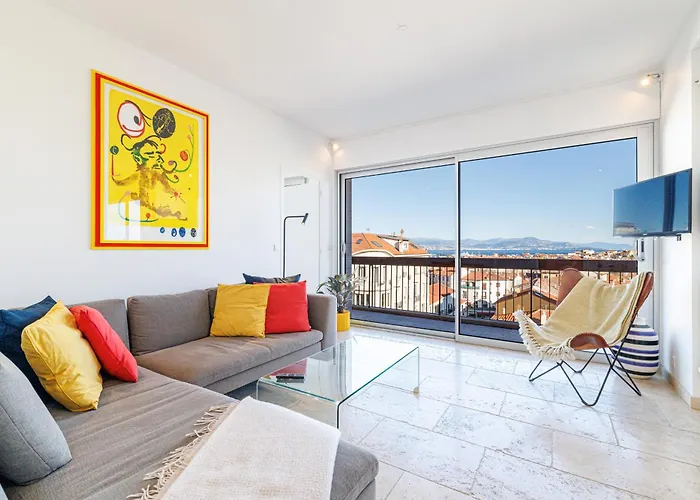 Skyline 2-bedroom Flat With Epic Views - Roi Chevalier *
