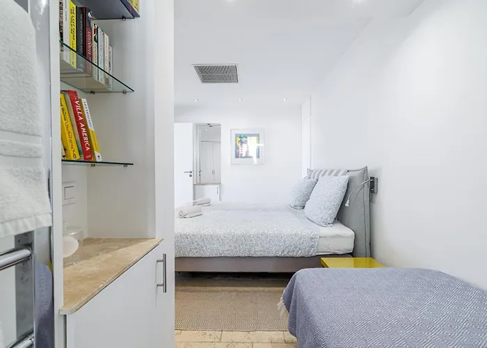 Skyline 2-bedroom Flat With Epic Views - Roi Chevalier 昂蒂布