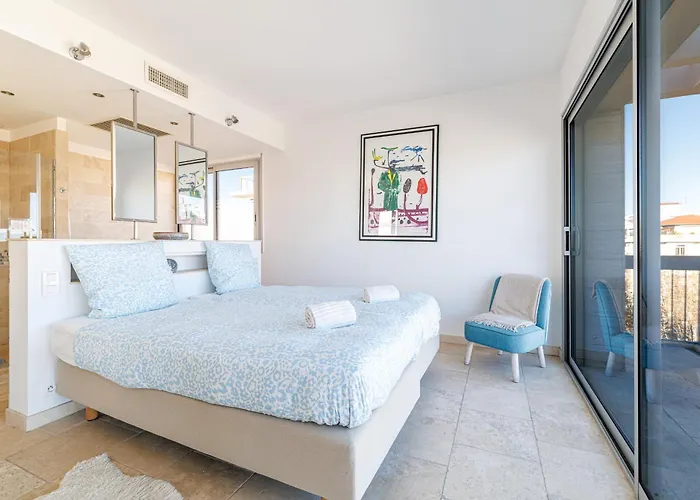 Skyline 2-bedroom Flat With Epic Views - Roi Chevalier *