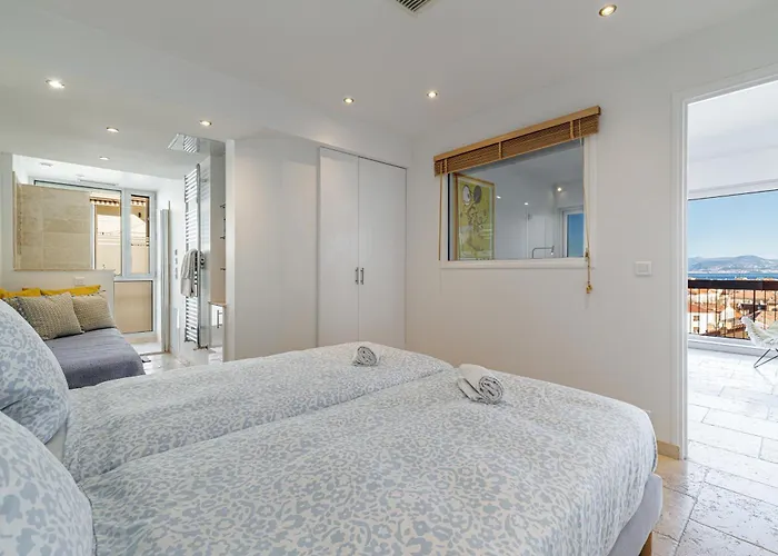 Skyline 2-bedroom Flat With Epic Views - Roi Chevalier * 昂蒂布