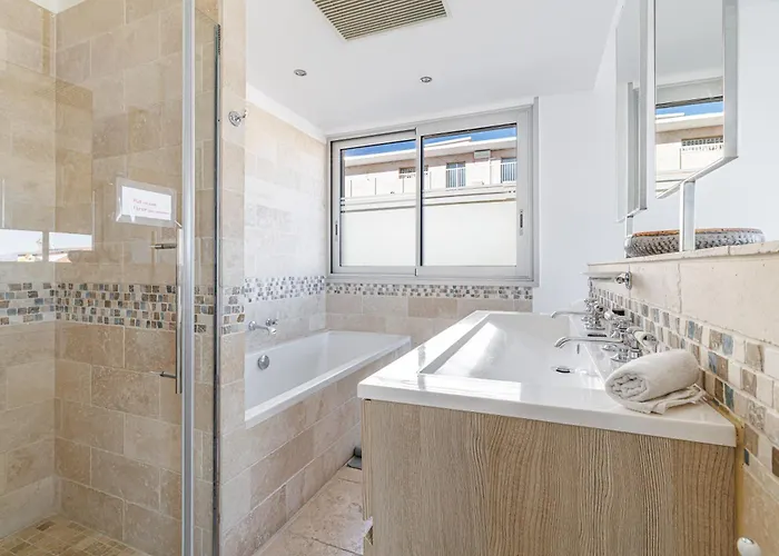 Skyline 2-bedroom Flat With Epic Views - Roi Chevalier 公寓