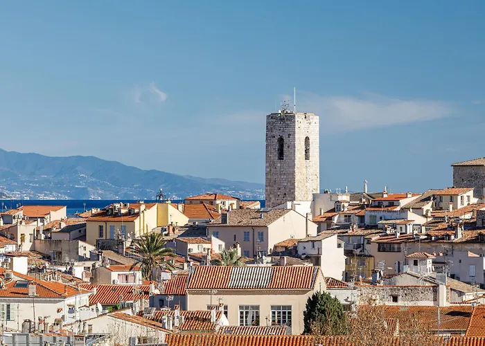 Skyline 2-bedroom Flat With Epic Views - Roi Chevalier *