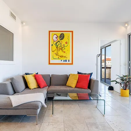 Skyline 2-bedroom Flat With Epic Views - Roi Chevalier דירה