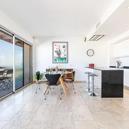 Skyline 2-bedroom Flat With Epic Views - Roi Chevalier דירה *