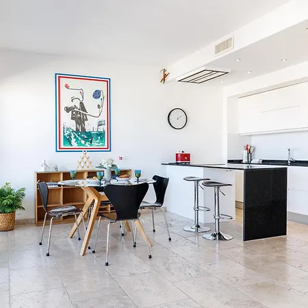 Apartment Skyline 2-bedroom Flat With Epic Views - Roi Chevalier *
