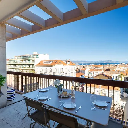 Apartment Skyline 2-bedroom Flat With Epic Views - Roi Chevalier