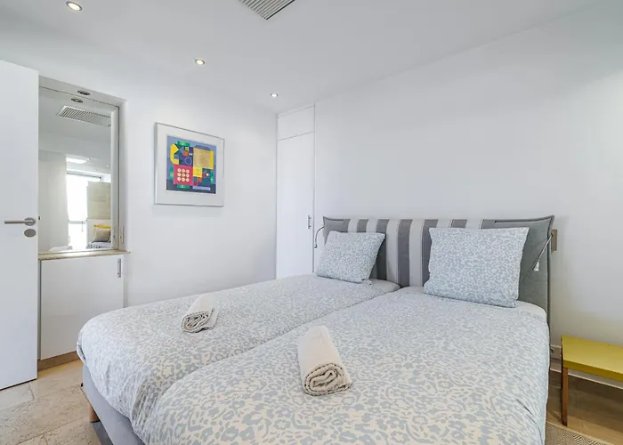 Skyline 2-bedroom Flat With Epic Views - Roi Chevalier Antibes